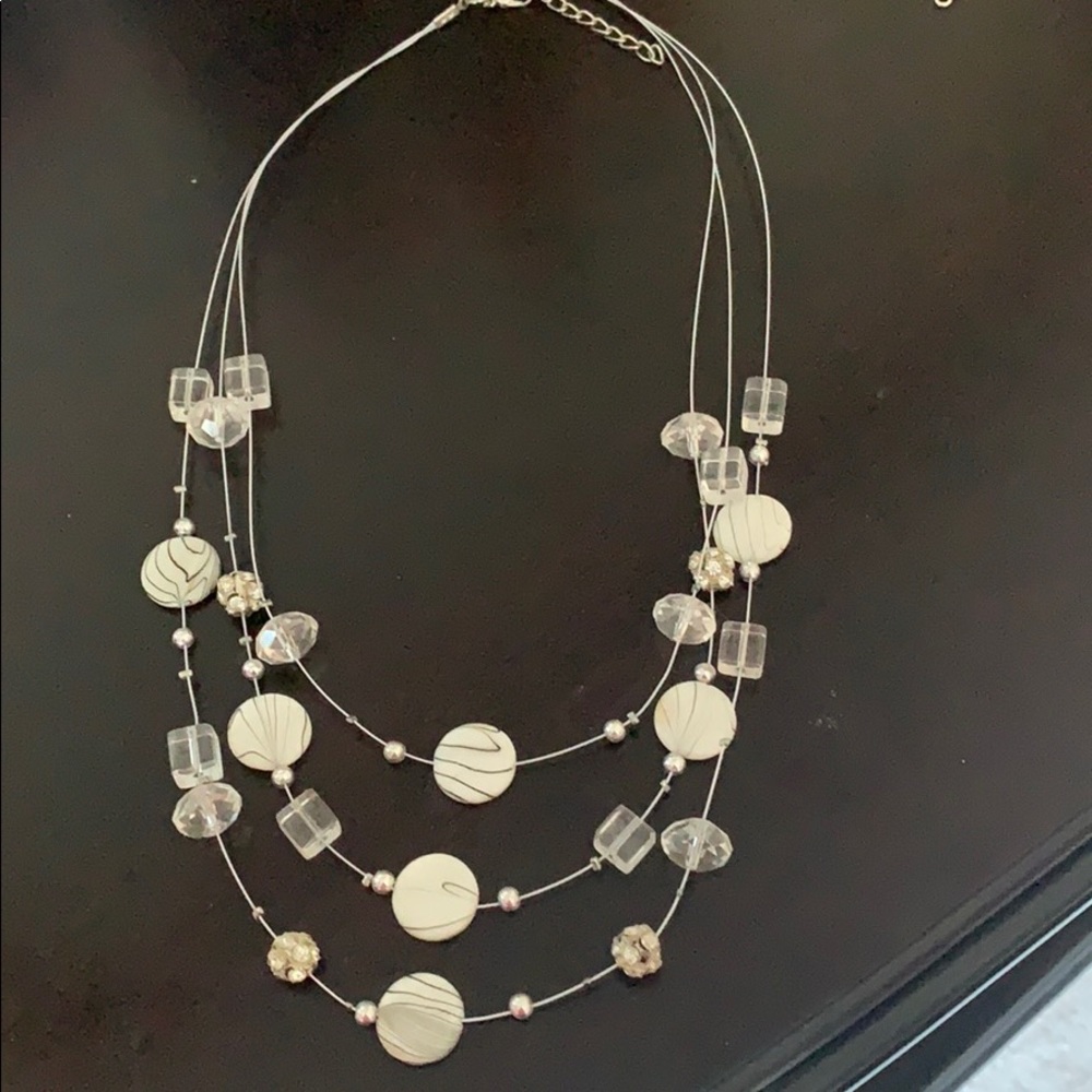 Beautiful crystal necklace like new barely worn